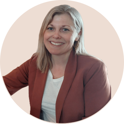 Emelies Samtalsterapi Alingsås Till mig är du välkommen var du än befinner dig i livet. Jag heter Emelie Axelsson och är Legitimerad Arbetsterapeut, examen från Luleå Universitet, samt samtalsterapeut inom KBT, utbildad av Sverigehälsan.