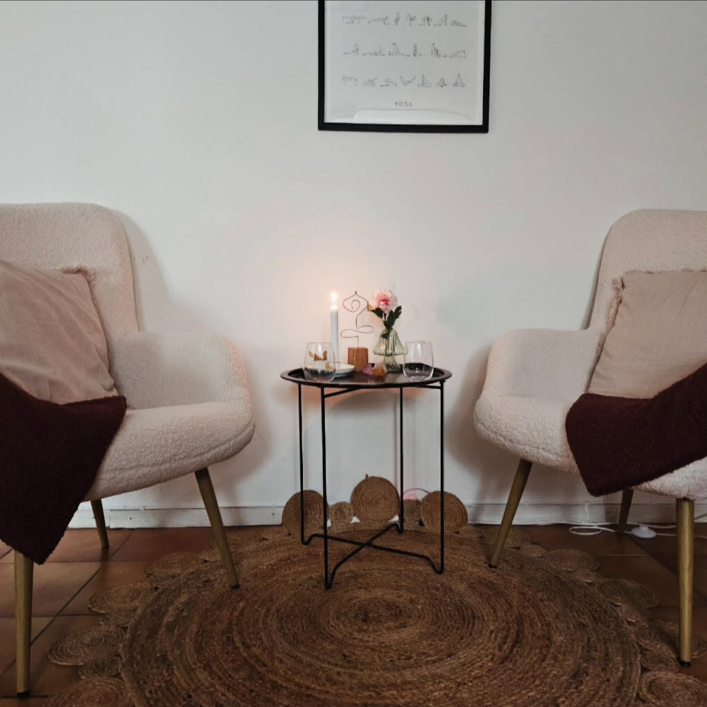 Hos mig finner du samtalsterapi i en varm och förtroendeingivande miljö i centrala Alingsås.